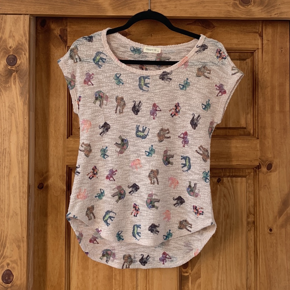 Ginger G knit curved hem elephants top size Small